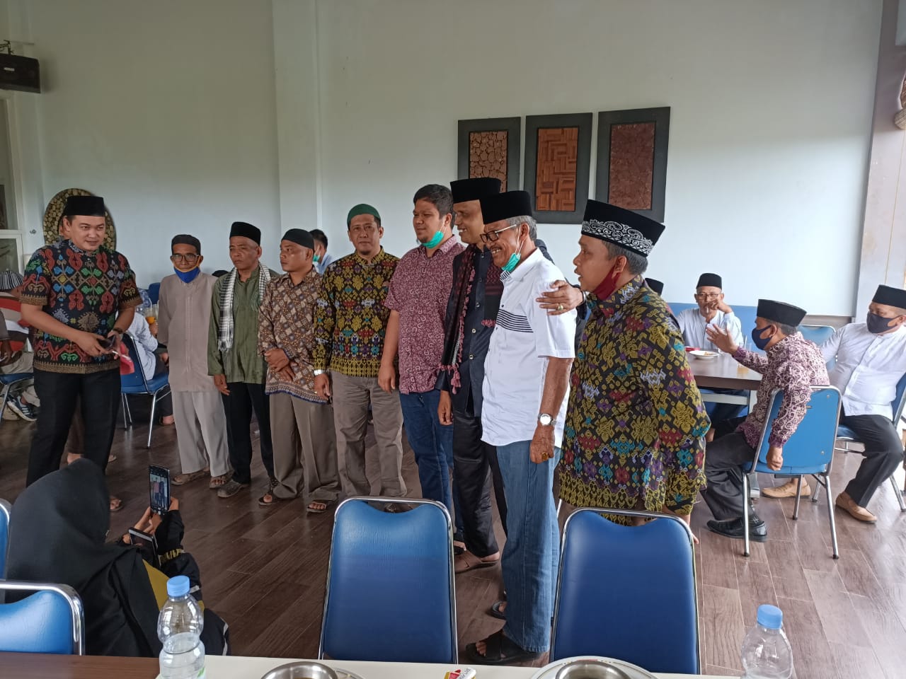 Ketua DPRD Kabupaten Kuansing Andi Putra Siraturahmi Bersama Jama'ah Pengajian Syathariyah.