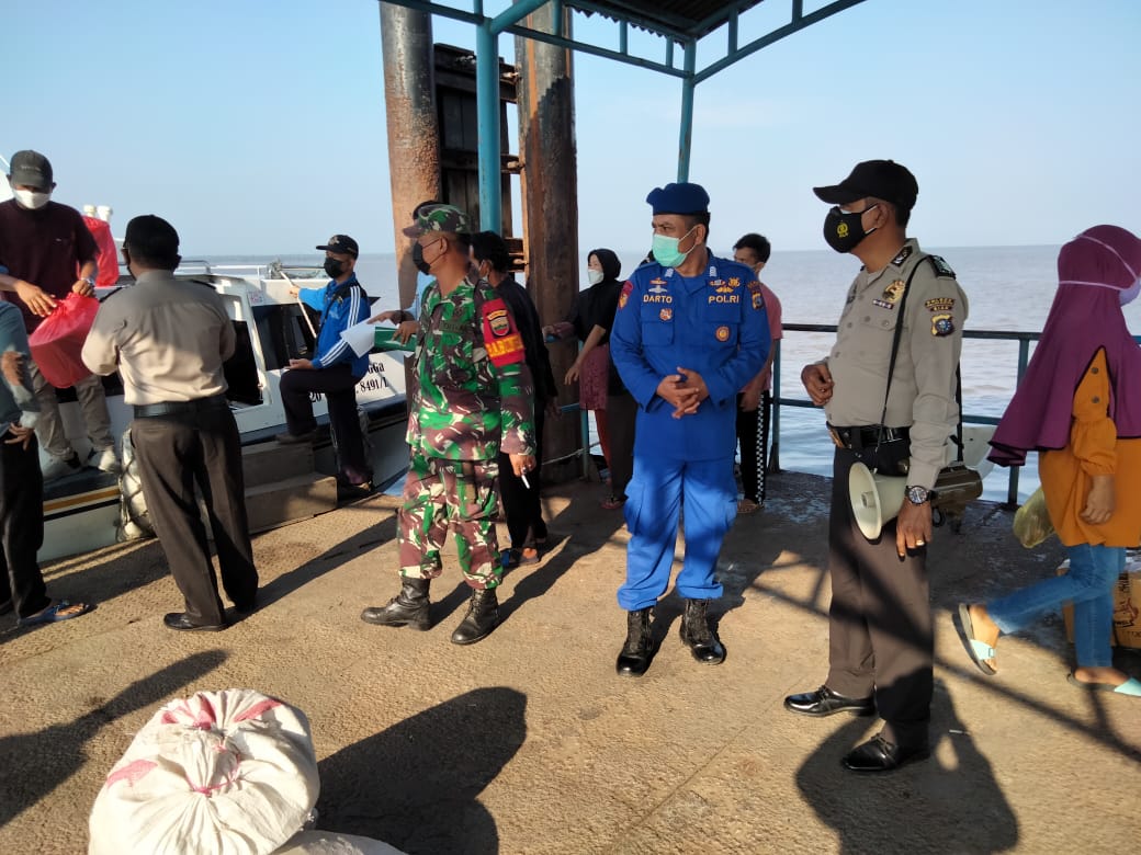 Prokes Warga di Pelabuhan Penyalai Dimonitor Polsek Kuala Kampar