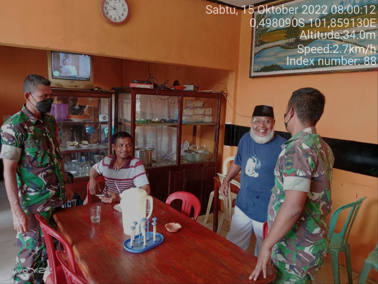 Babinsa Koramil 06/Cerenti Kodim 0302/Inhu  Berikan Sosialisasi Serta Himbauan Kepada Warga Agar Patuhi Prokes Covid-19 di Desa Pulau Busuk Jaya Kecamatan Inuman 