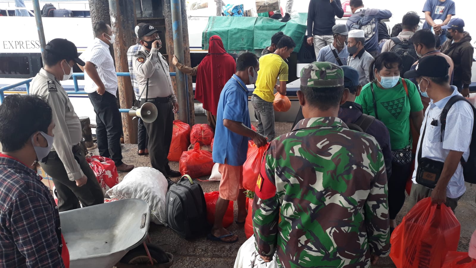 Antisipasi Kerumunan di Pelabuhan, Polsek Kuala Kampar Perketat Prokes