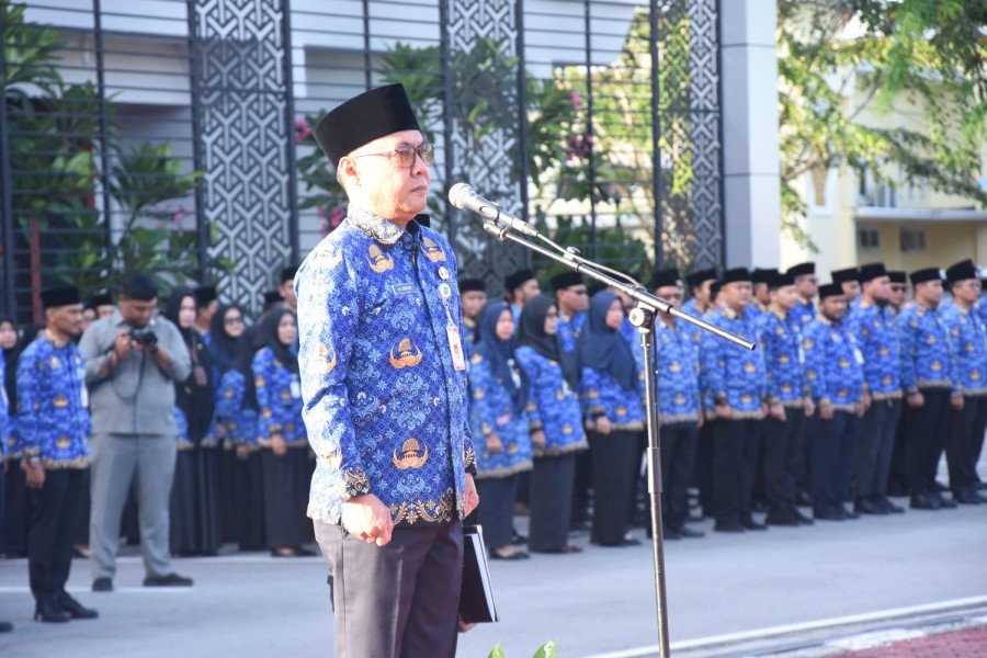 Sekda Ersan Pimpin Upacara Peringatan HUT ke-80 RI di Halaman Kantor Bupati