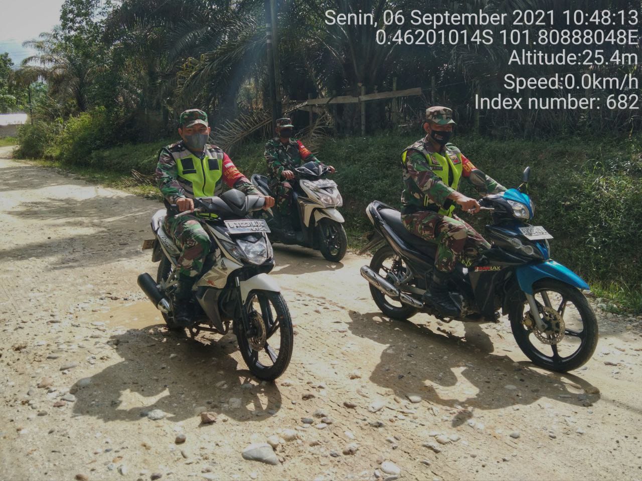 Babinsa Koramil 06/Cerenti Kodim 0302/ Inhu Laksanakan Patroli Untuk Cegah Kebakaran Hutan Dan Lahan di Desa Ketaping Jaya