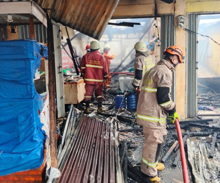 Api Lahap Ruko di Simpang Baru, Kerugian Capai Miliaran Rupiah